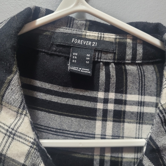 Forever 21 Cropped Plaid Button Front Shirt M - Picture 4 of 5
